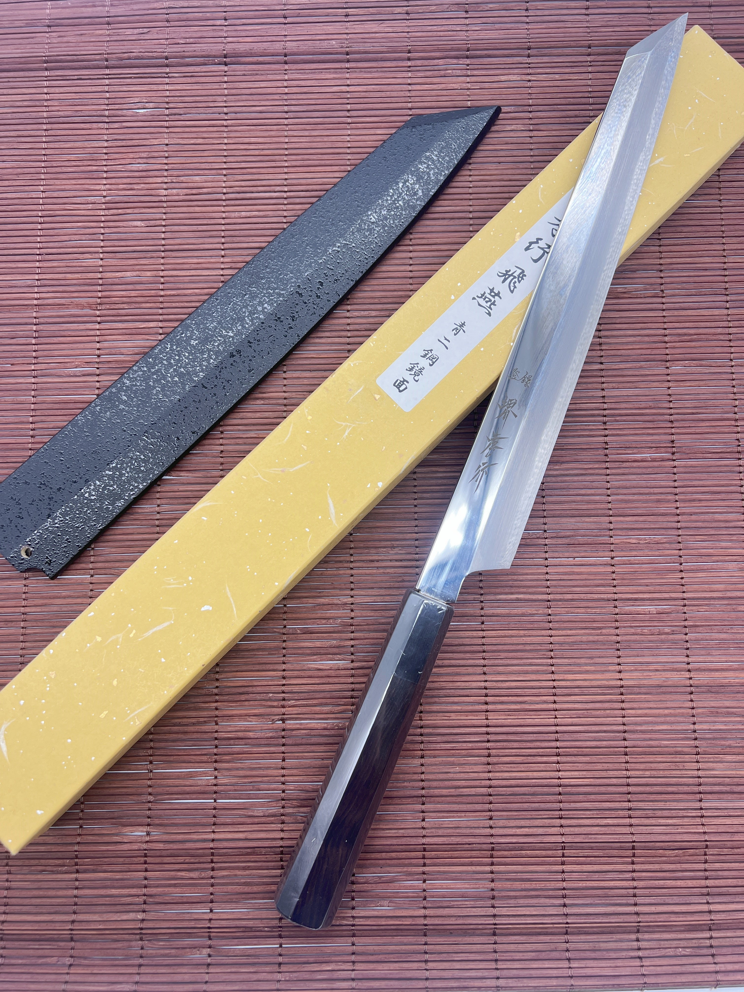 Sakai Takayuki Hienn (Aogami 2 Steel) Japanese Chef's Kengata-Yanagiba (Sashimi) 270mm